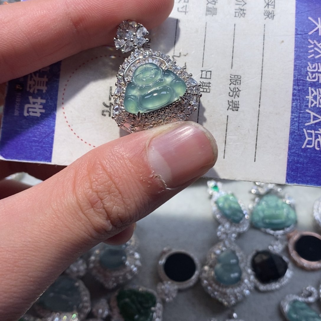 翡翠颈饰未镶嵌翡翠