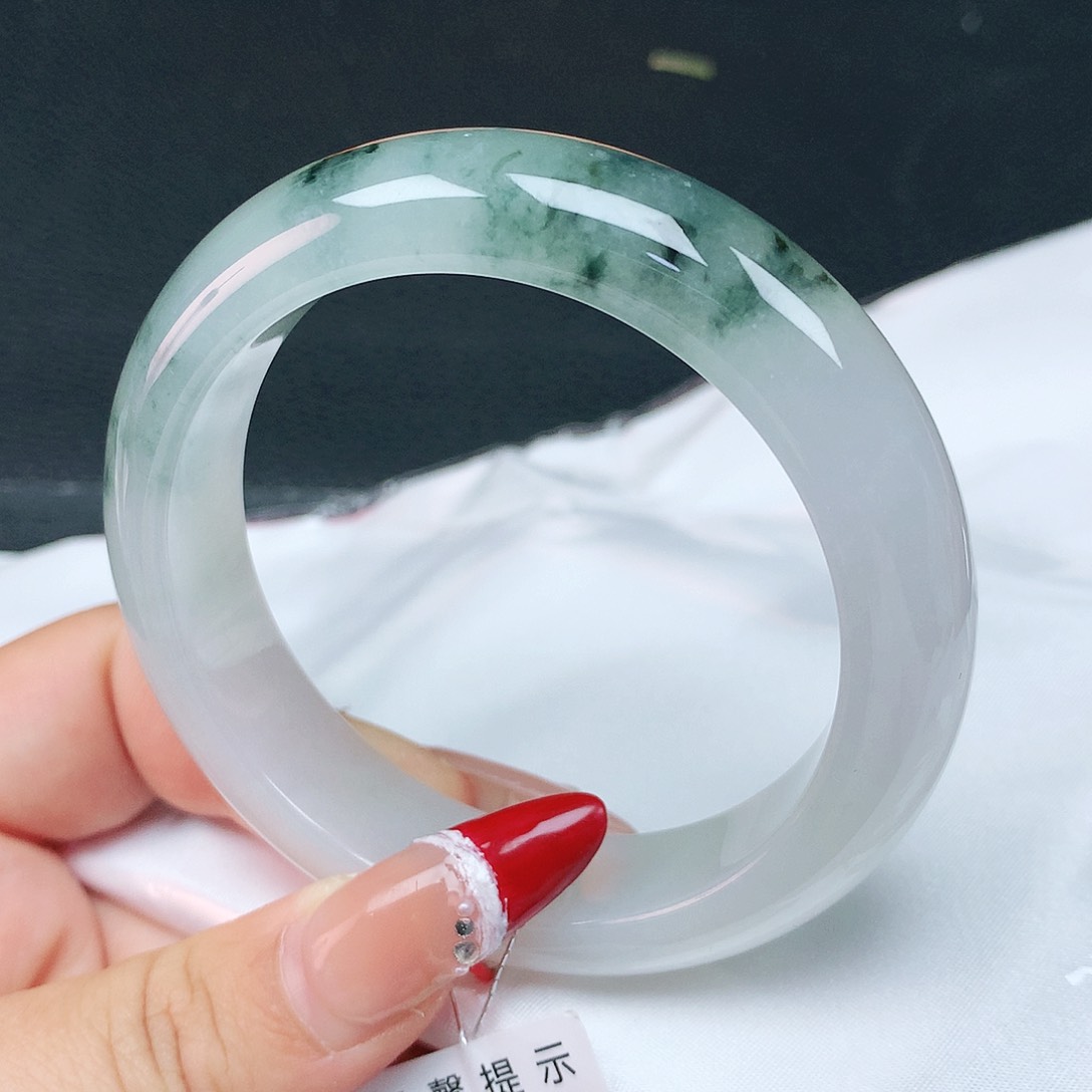 翡翠手镯未镶嵌55轮胎