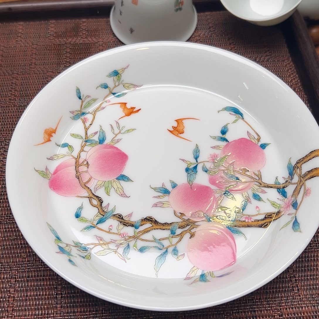 景德镇陶瓷粉彩壶承桃子