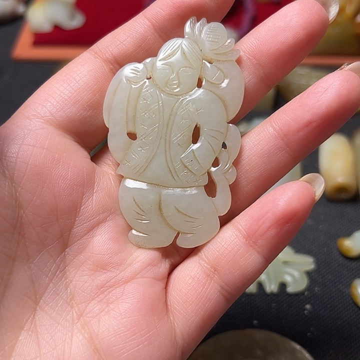 茶***欢和田玉（糖玉）未镶嵌颈饰