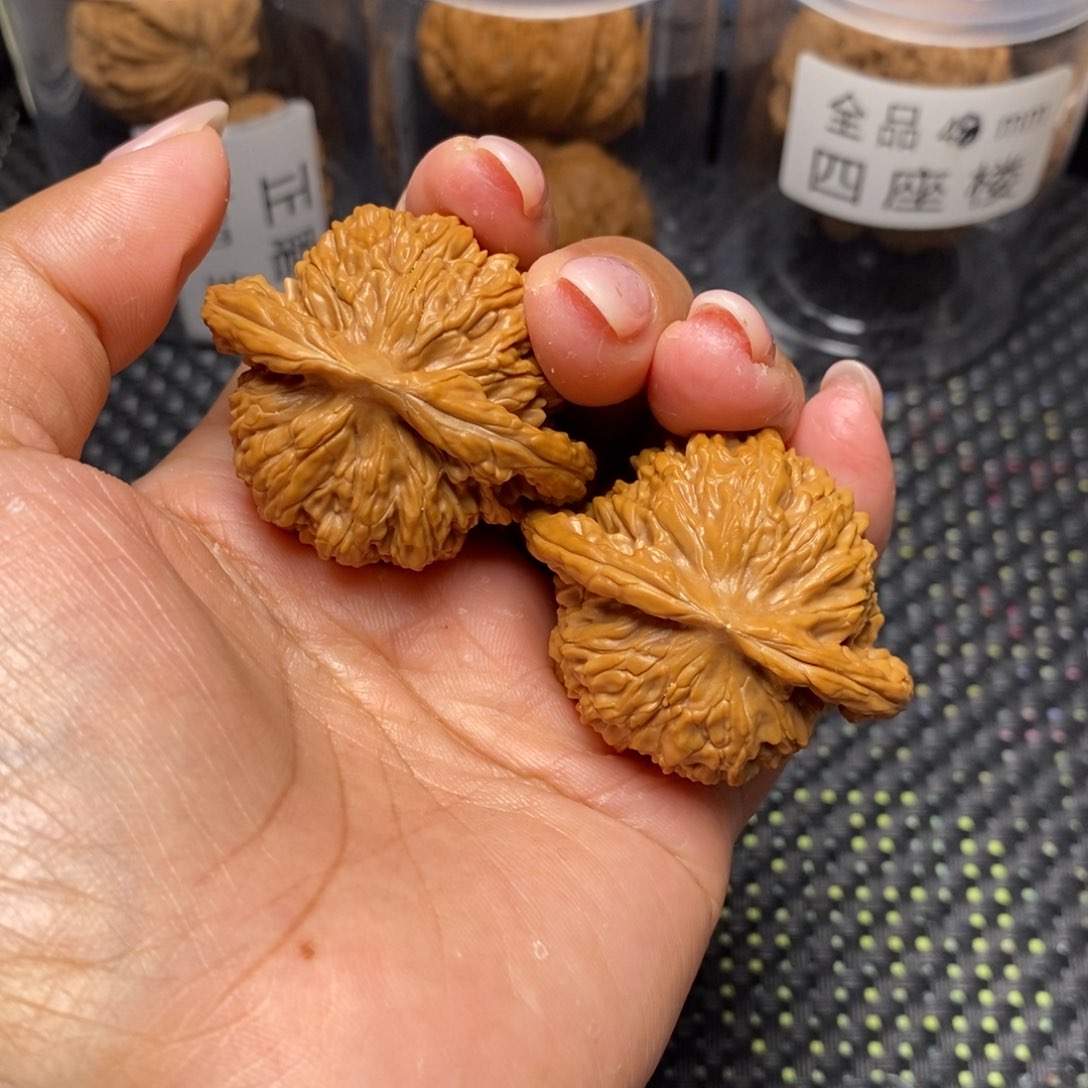 文玩核桃吊坠四座楼