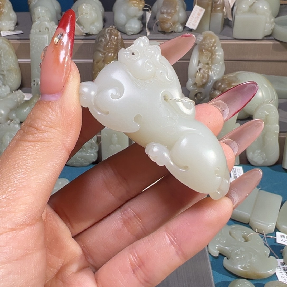 王***炸和田玉（糖玉）未镶嵌颈饰