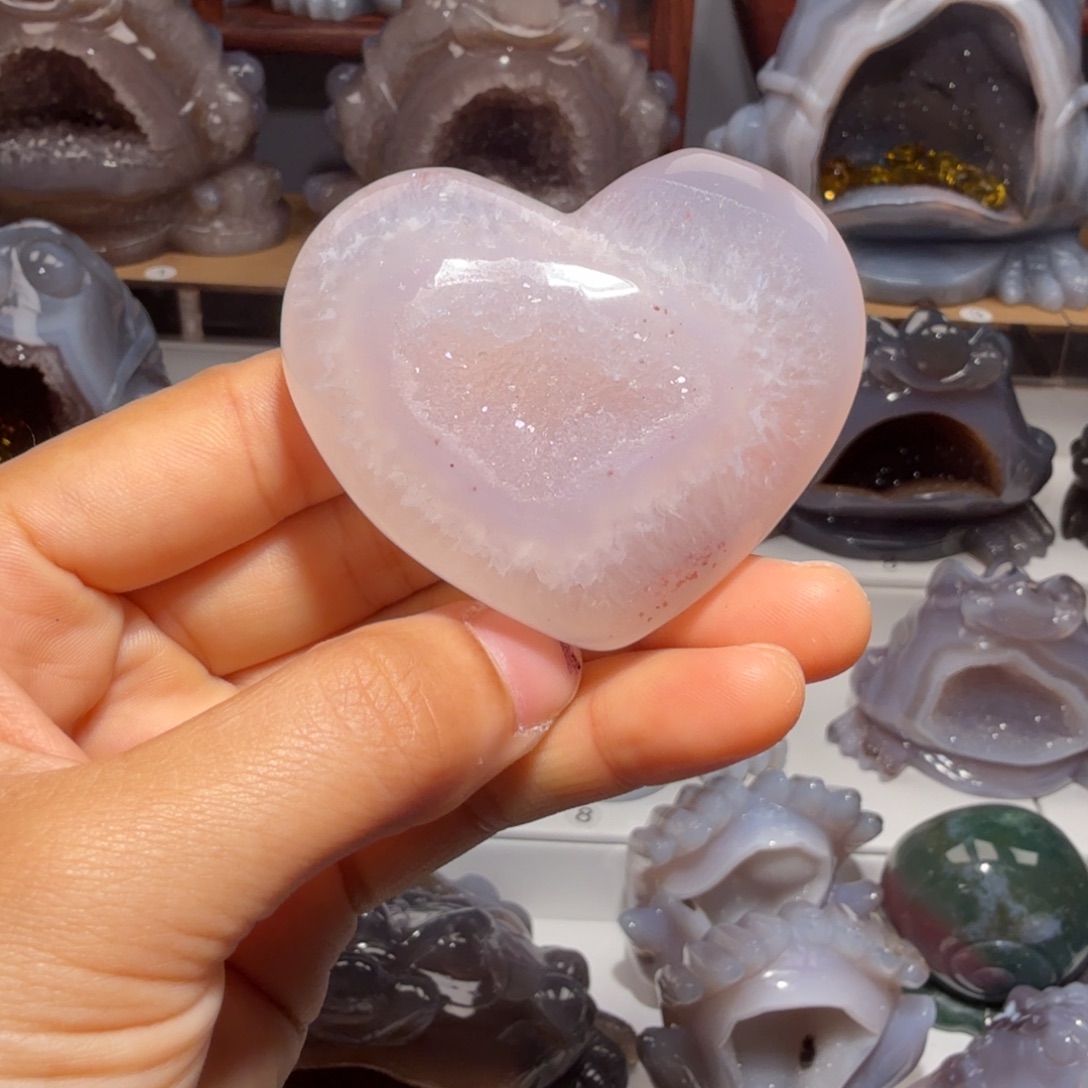 恶***施玛瑙/玉髓未镶嵌摆件