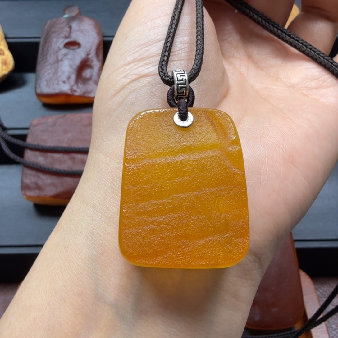 琥珀吊坠(赠链)未镶嵌