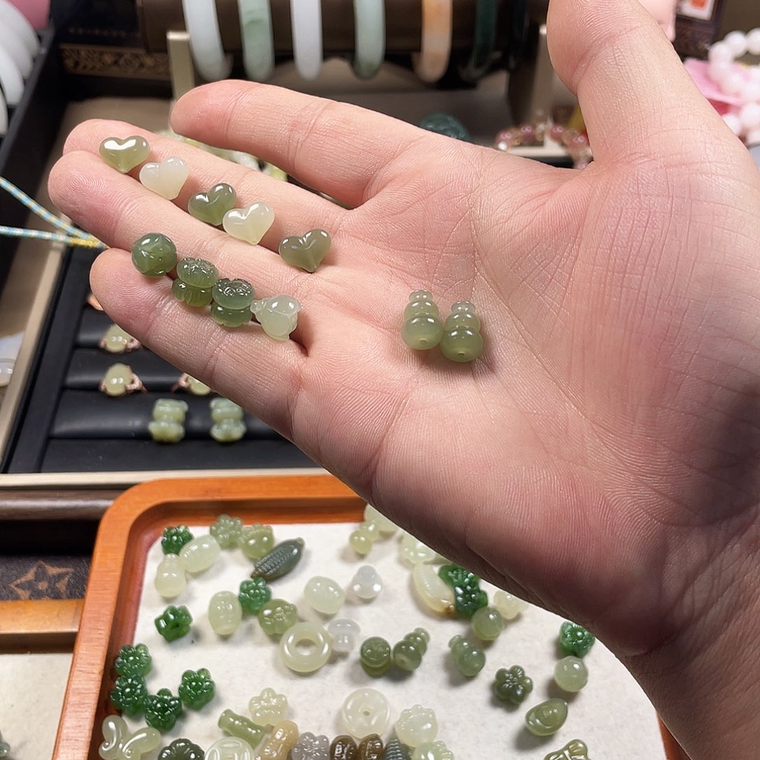 *****和田玉未镶嵌手链