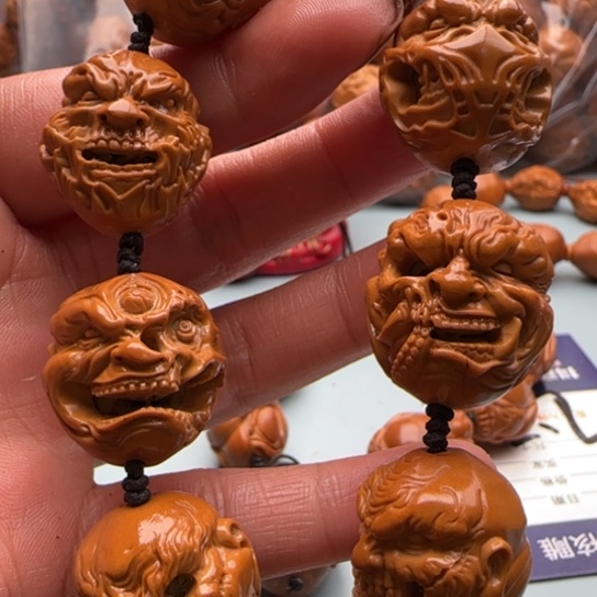 橄榄核手串雕刻工艺