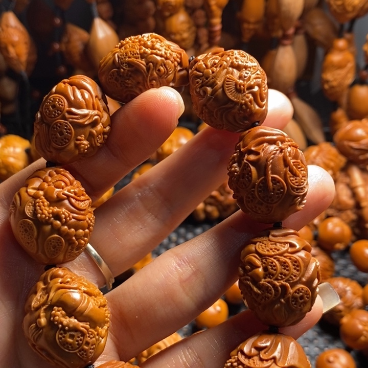 吊坠橄榄核钱袋金蟾