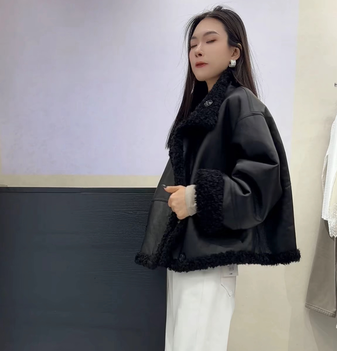 831时髦又帅气冬季暖心必备黑色立领机车服76