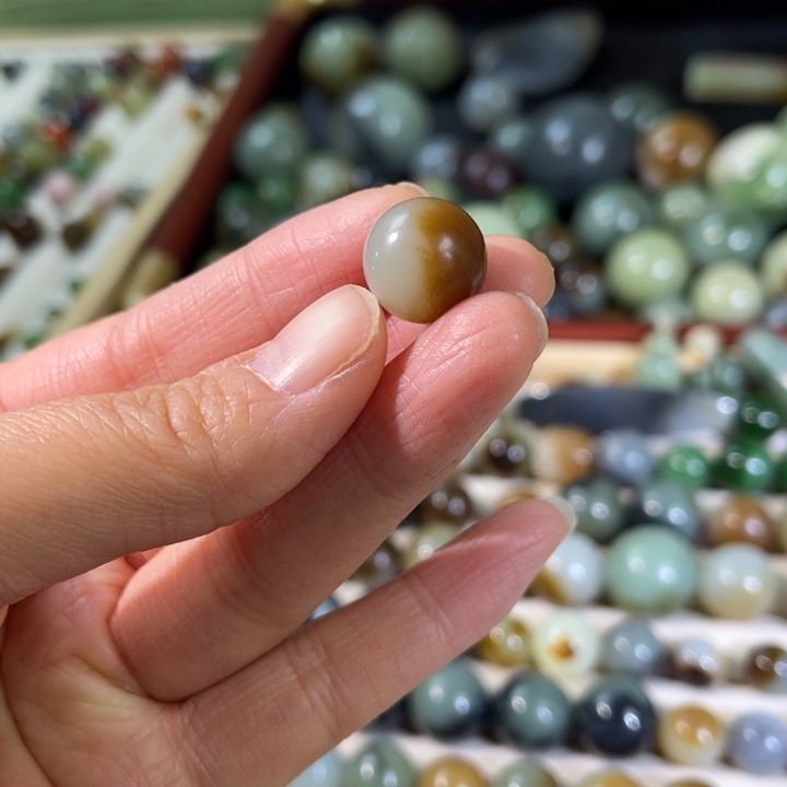 和田玉（糖玉）未镶嵌珠宝半成品13.8