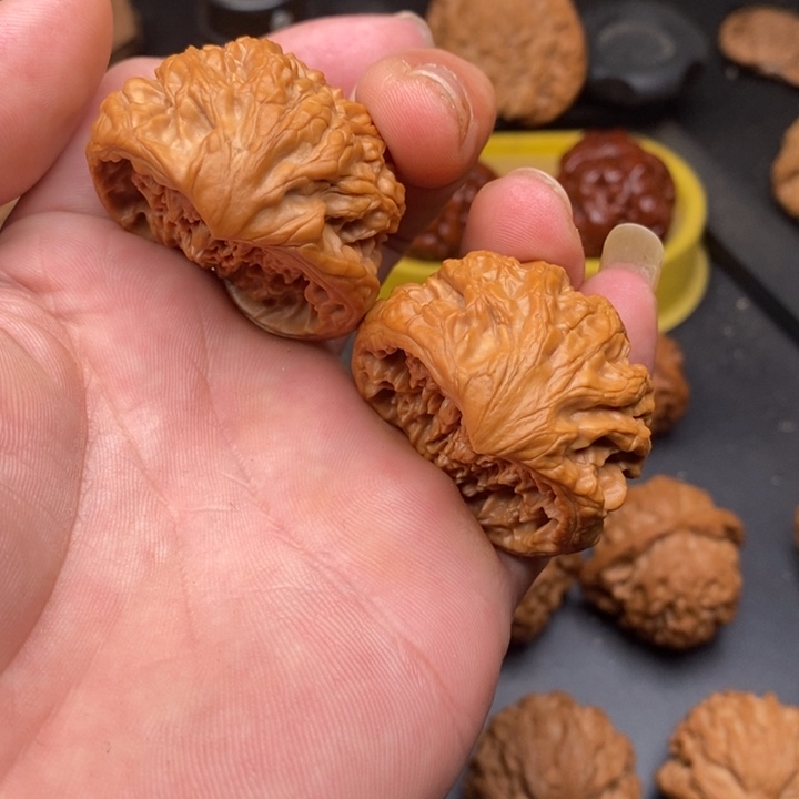 你***。桃核把件比翼双飞1234