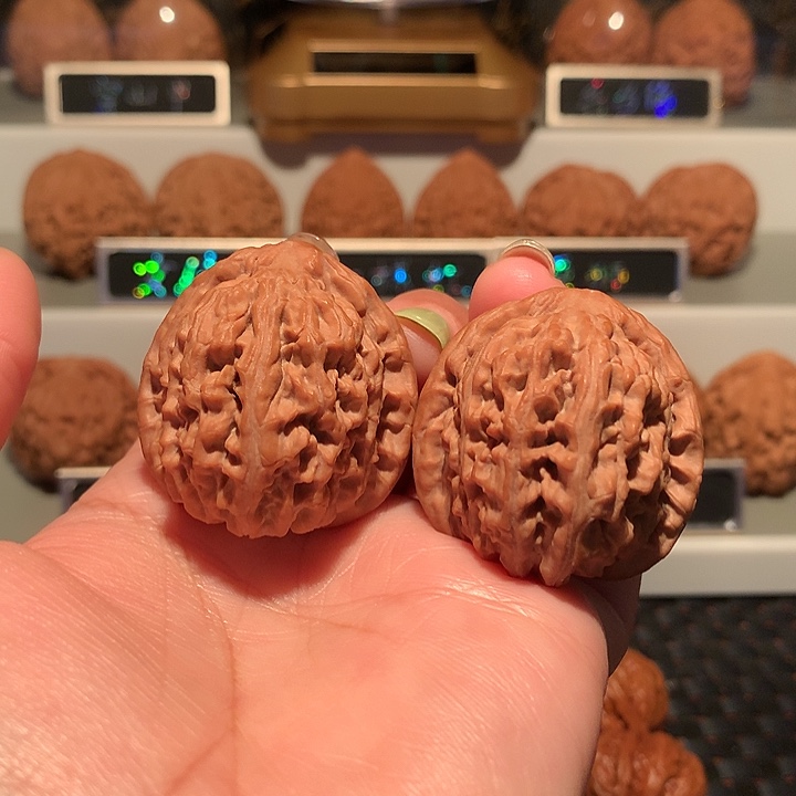 文玩核桃把件核老闷