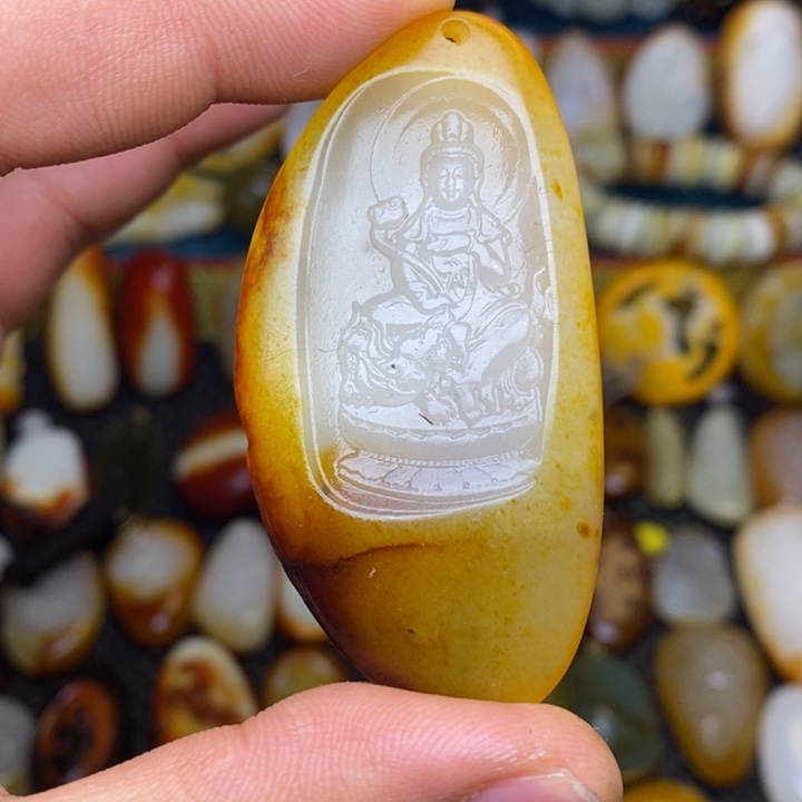 和田玉未镶嵌吊坠(赠链)