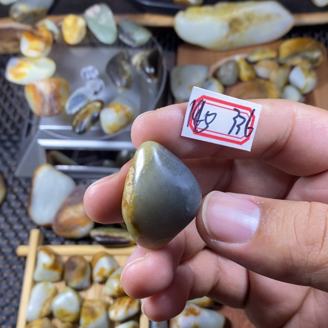 和田玉（糖玉）未镶嵌挂件