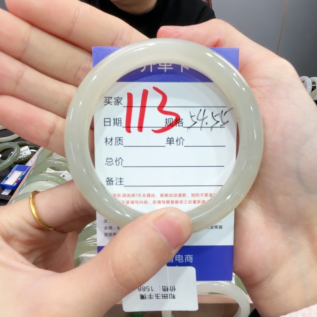 和田玉手镯未镶嵌