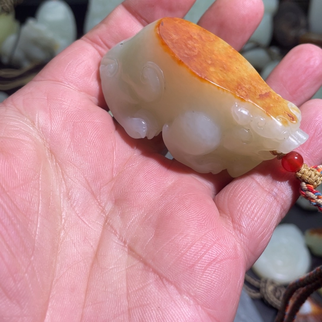 和田玉颈饰未镶嵌河***?