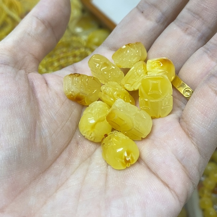 蜜蜡未镶嵌裸石多样性发货其一