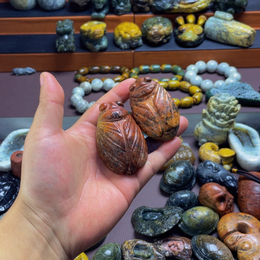 【闪购商品】未镶嵌岫岩河磨玉（透闪石质玉）挂件金*