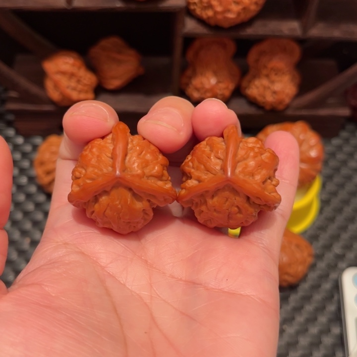 文玩核桃把件我***妞三棱