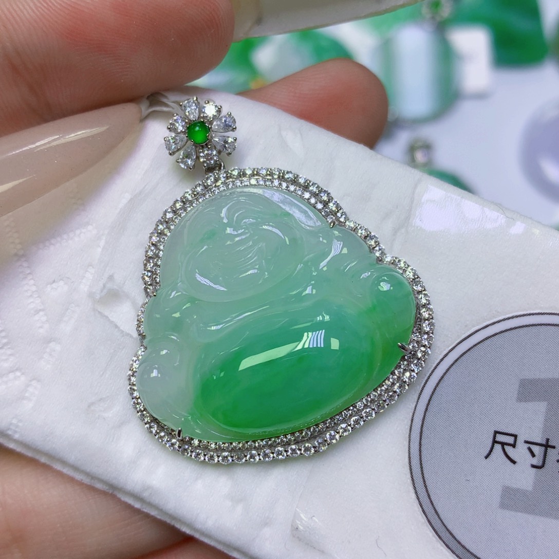 翡翠18K金镶嵌颈饰