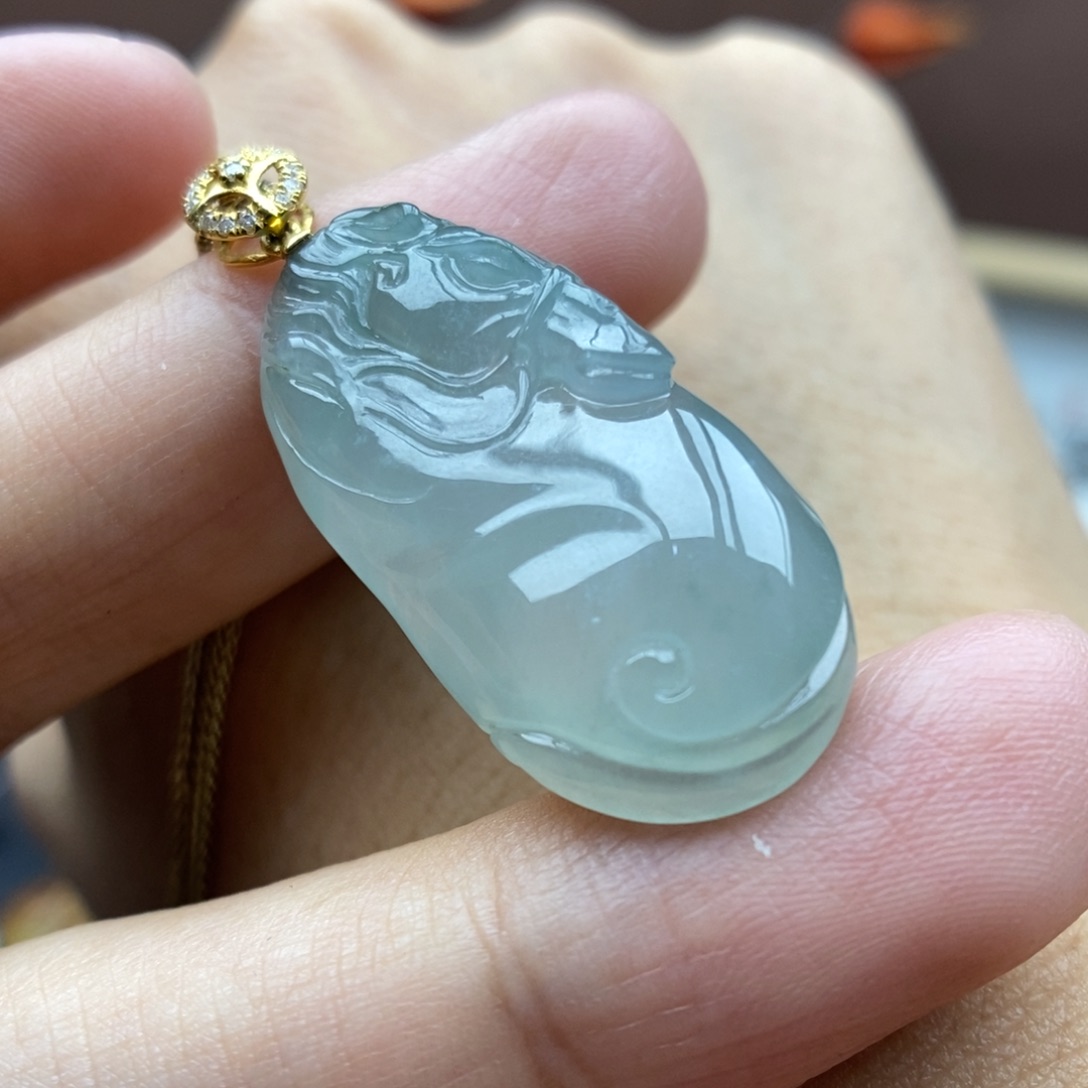 【闪购商品】颈饰18K金镶嵌翡翠48马