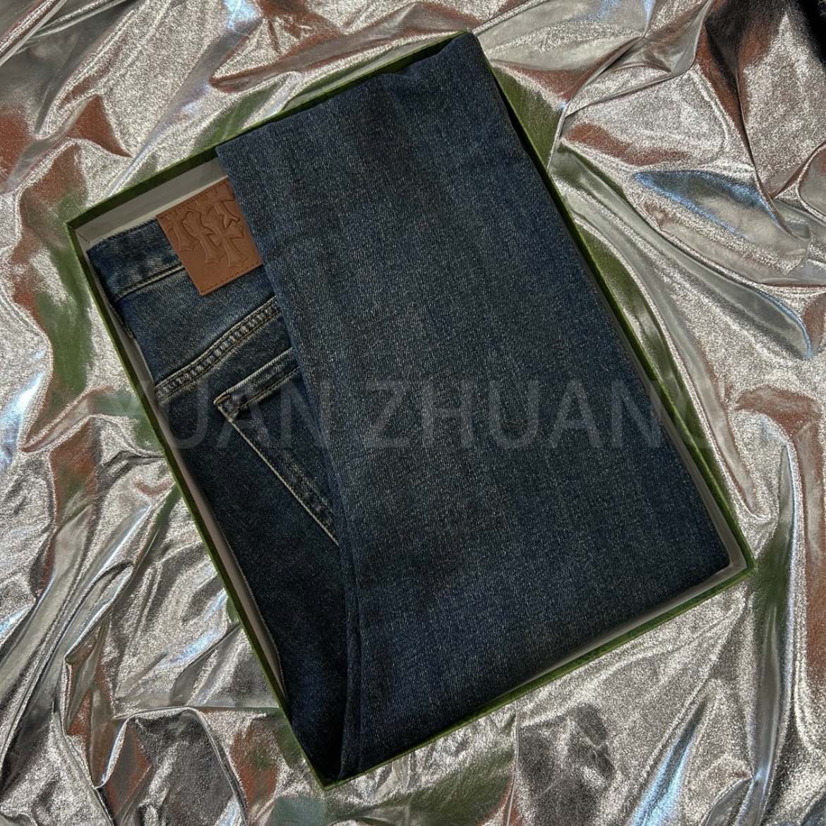 爆（十字架051）秋冬新款时尚百搭轻奢潮牌中腰小直筒洗水牛仔裤