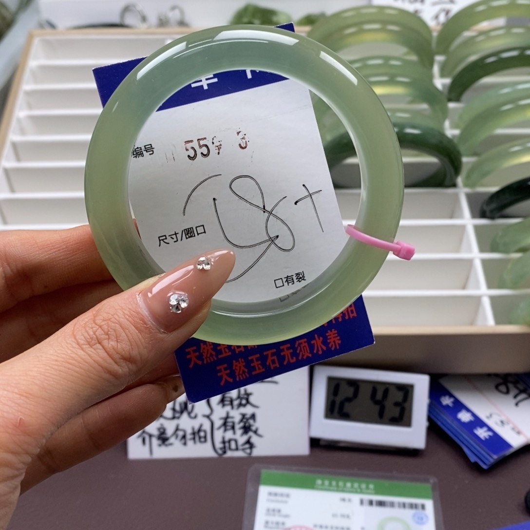蛇纹石玉手镯未镶嵌