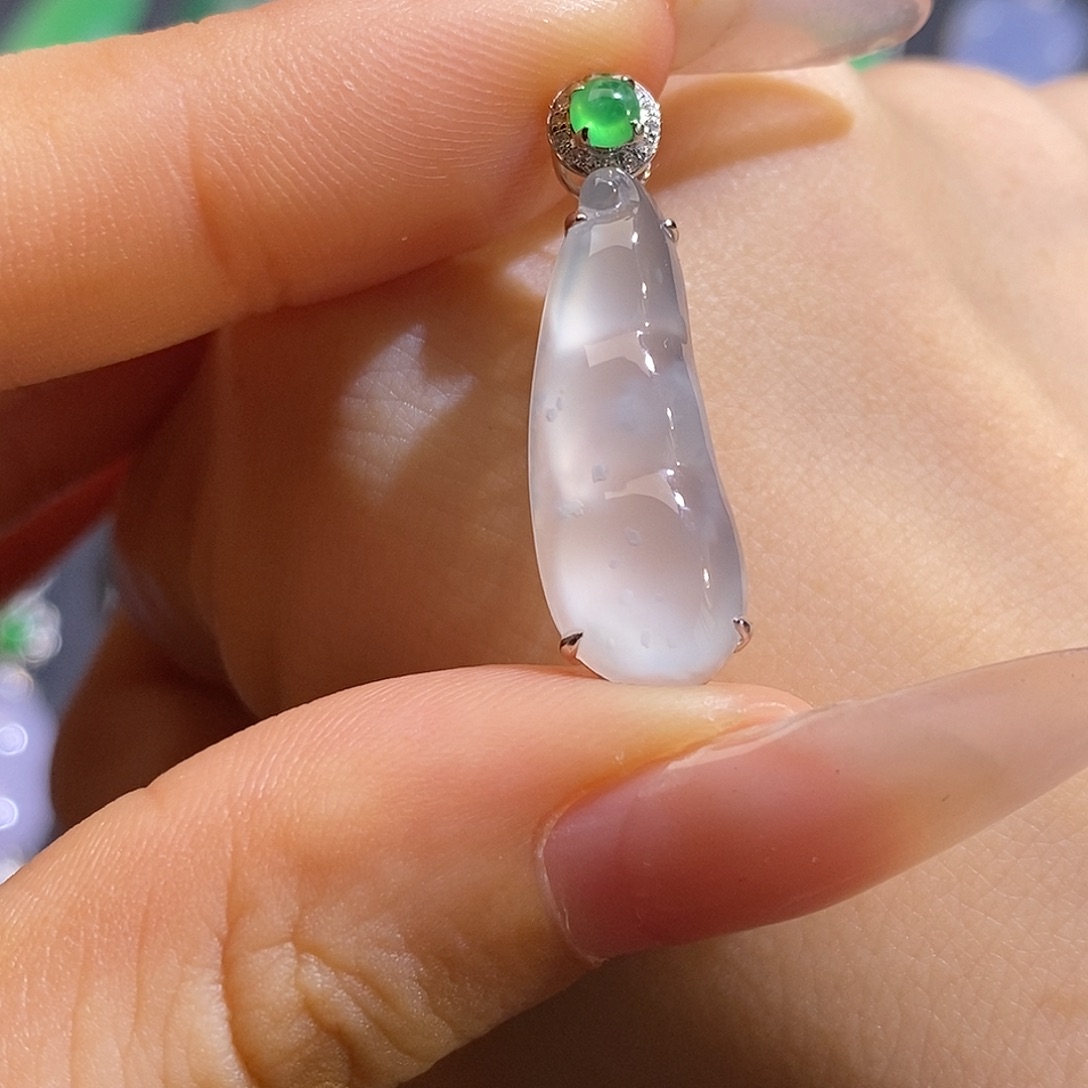 翡翠18K金镶嵌颈饰豆子