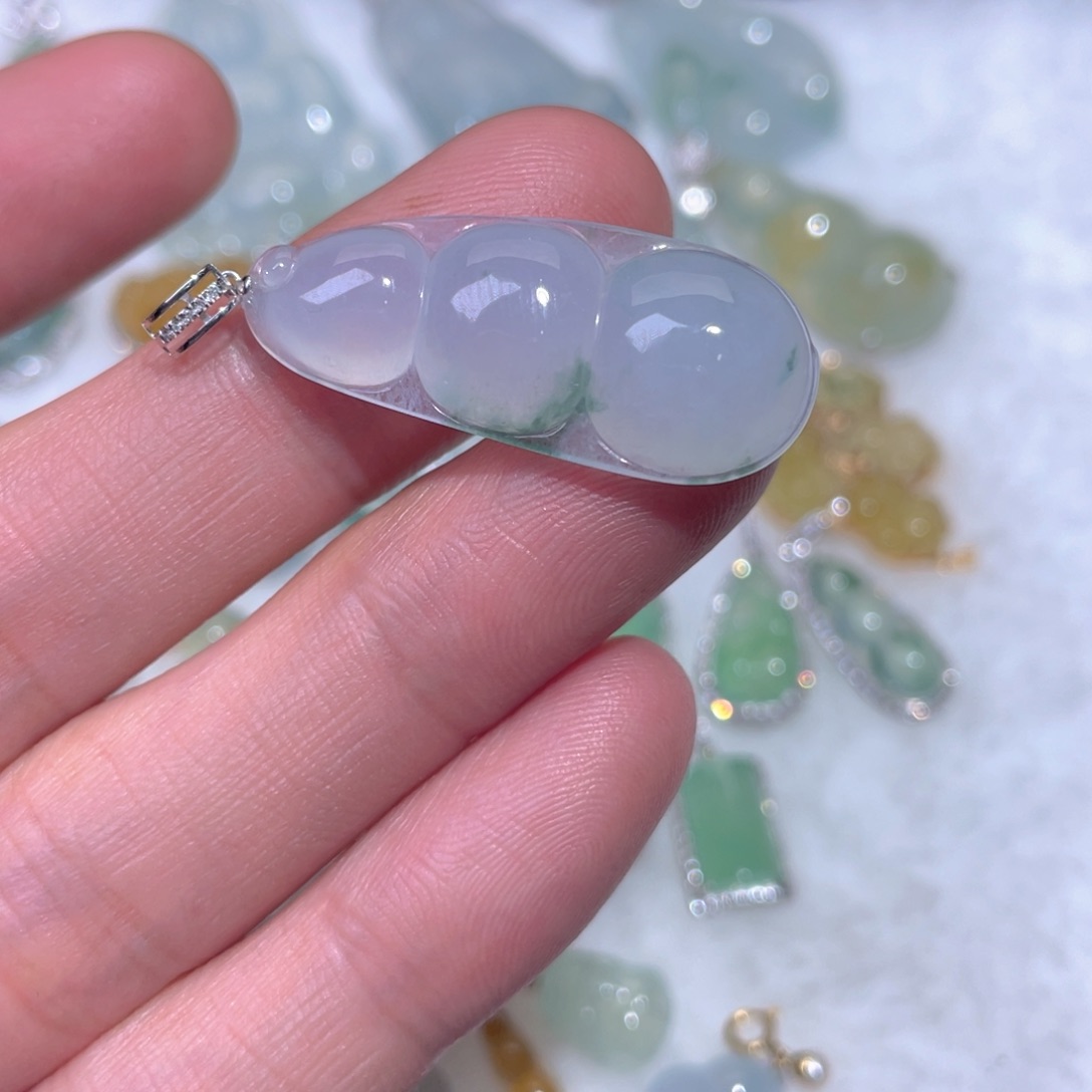 翡翠18K金镶嵌颈饰翡翠