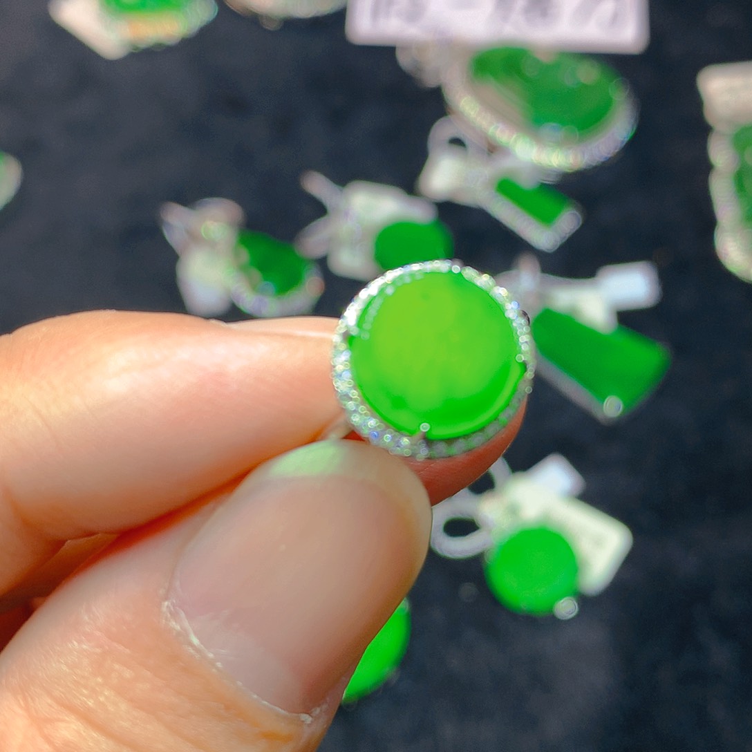 颈饰银S925镶嵌翡翠