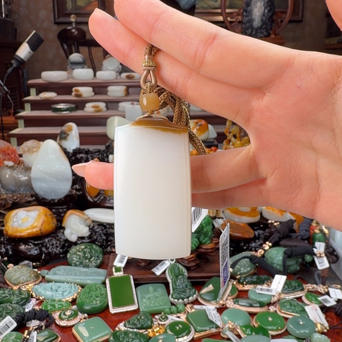 七***鹏和田玉未镶嵌颈饰