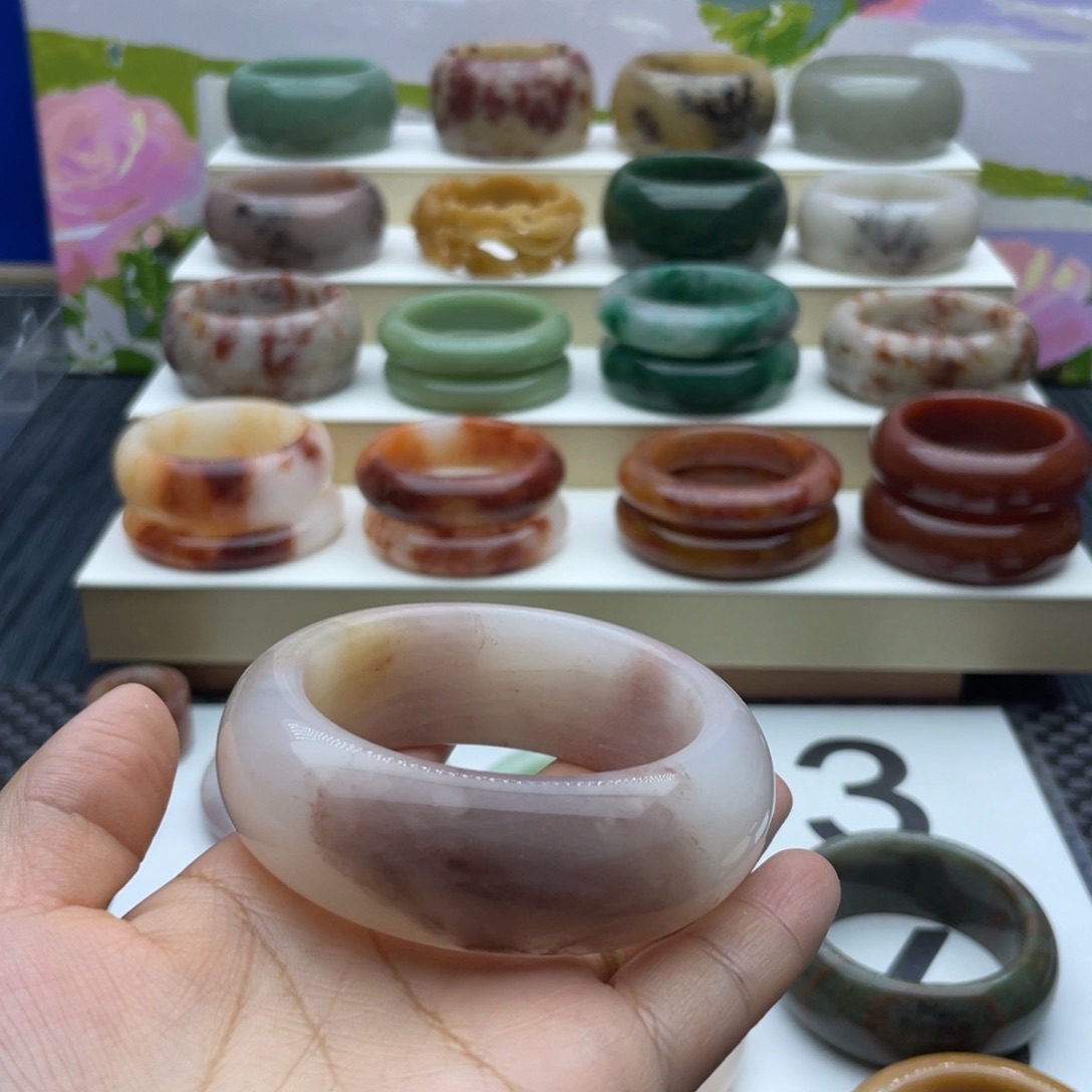 石英质玉手镯未镶嵌