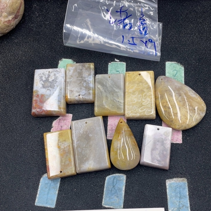 (****硅化珊瑚（珊瑚玉）合金颈饰