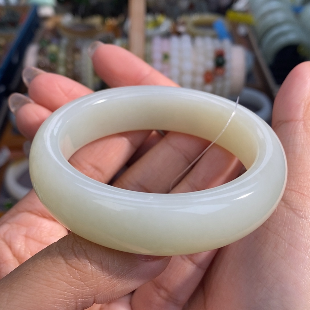 和田玉未镶嵌手镯