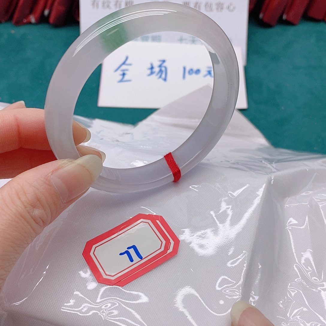 翡翠手镯未镶嵌。***。7777777777