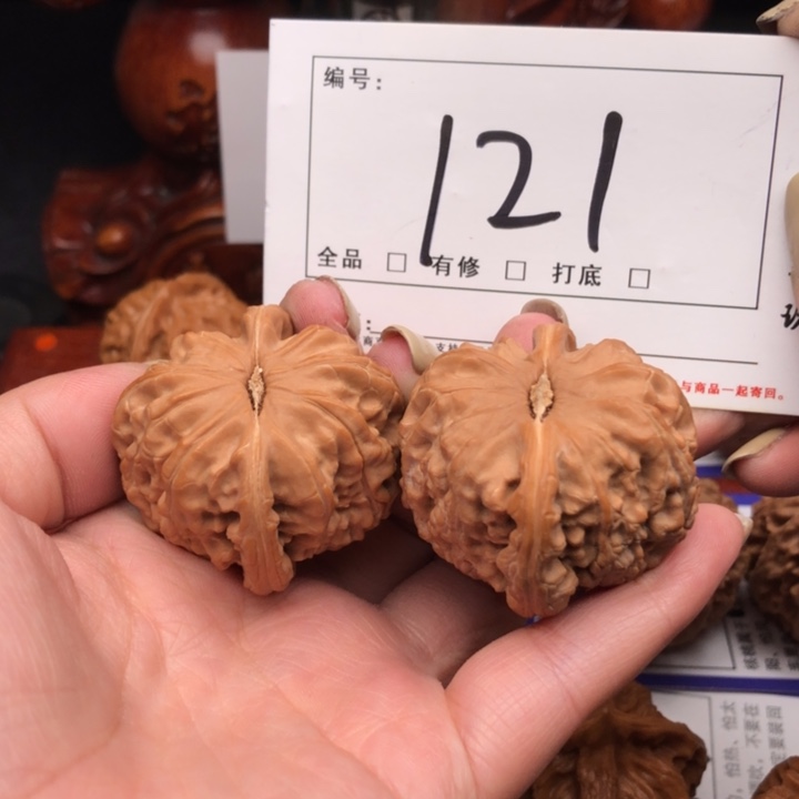 桃核把件40白狮子121号牌