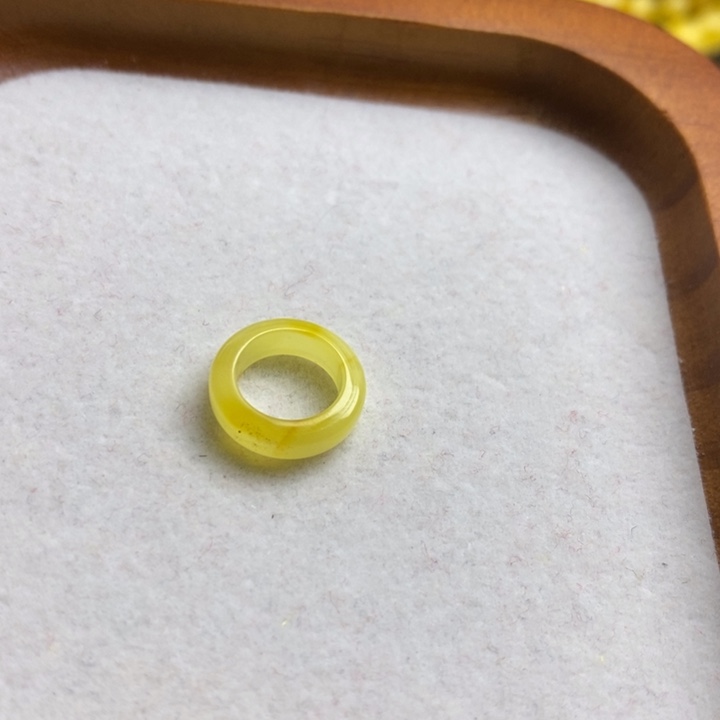 蜜蜡裸石未镶嵌沁***?尺寸9加，微瑕