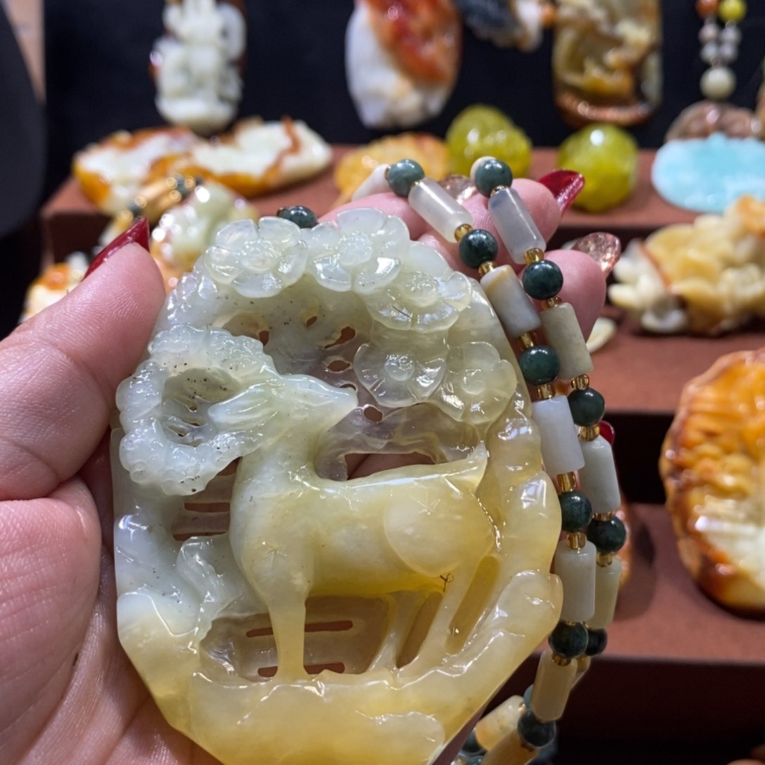 蛇纹石玉颈饰未镶嵌