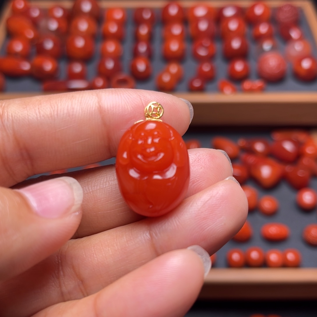南红玛瑙配饰18K金镶嵌保山弥勒挂件