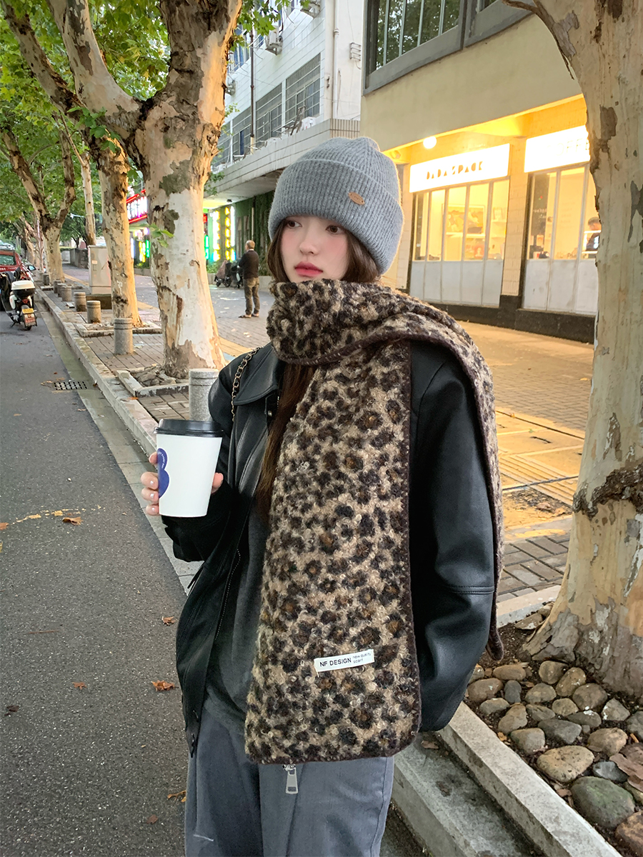豹纹时尚围巾女2025冬季复古高级感护颈加厚披肩两用保暖时髦围脖