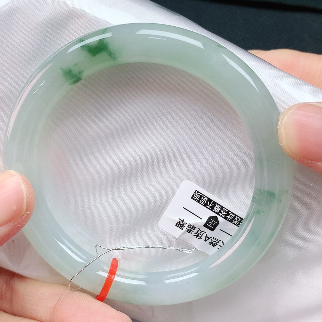 翡翠手镯未镶嵌56圈
