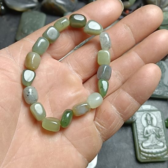 和田玉未镶嵌颈饰