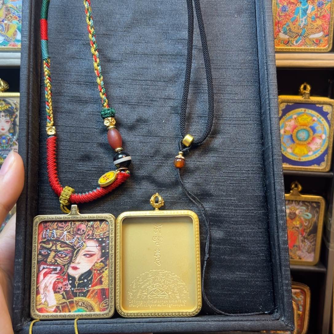 橙***£吊坠美丽的小镇和美丽的小镇都