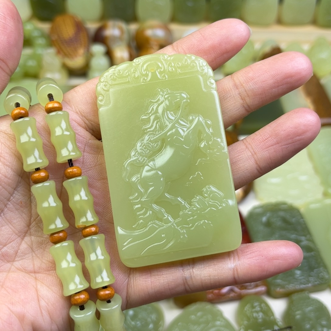 新疆昆仑山料小马