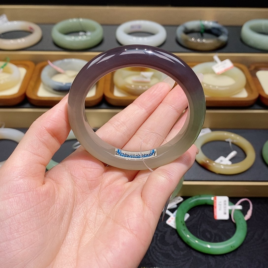 和田玉手镯未镶嵌紫翠三色