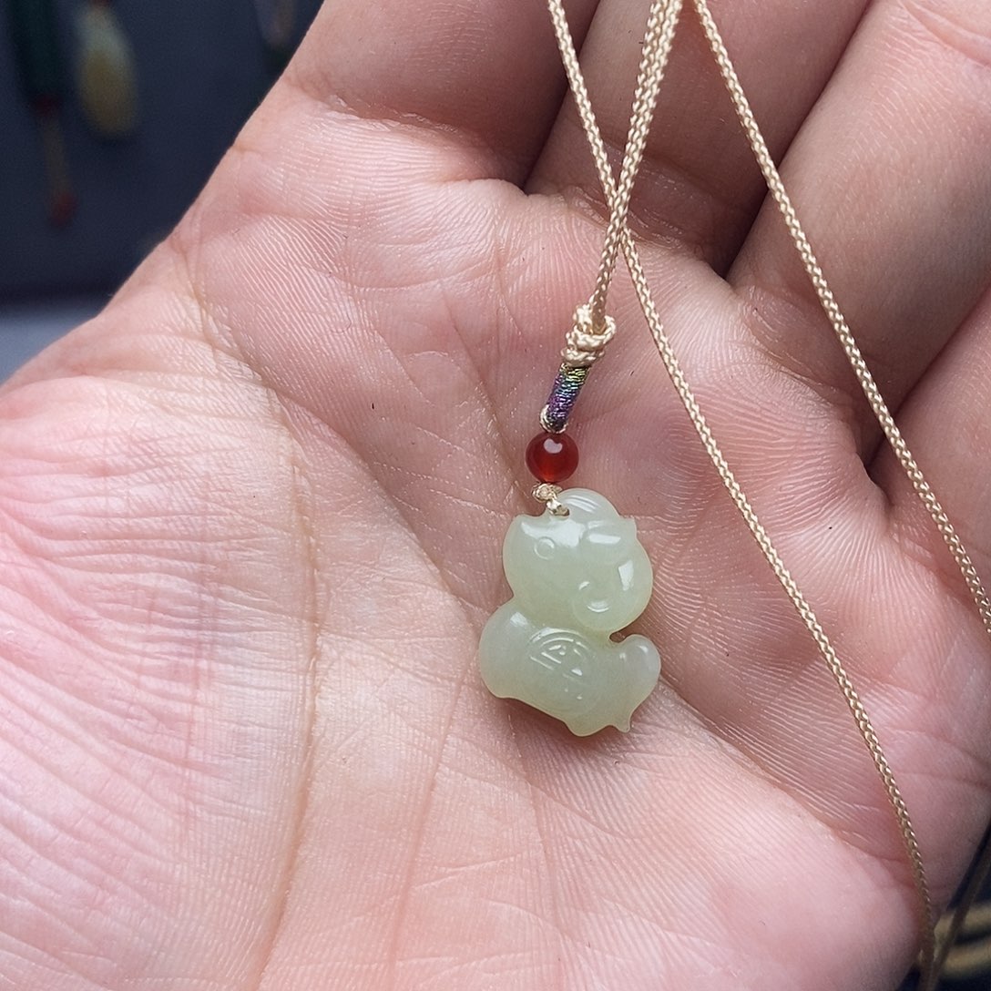 和田玉未镶嵌颈饰