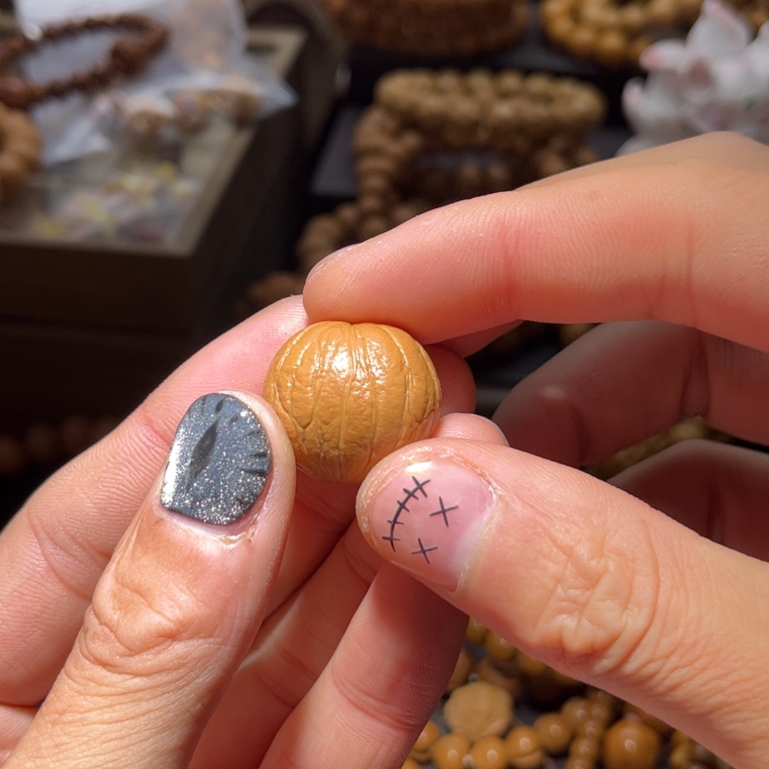 钱***士吊坠猴头核桃元宝