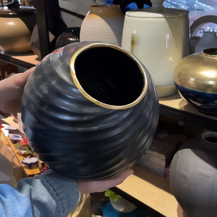 陶瓷花瓶，茶杯茶具。