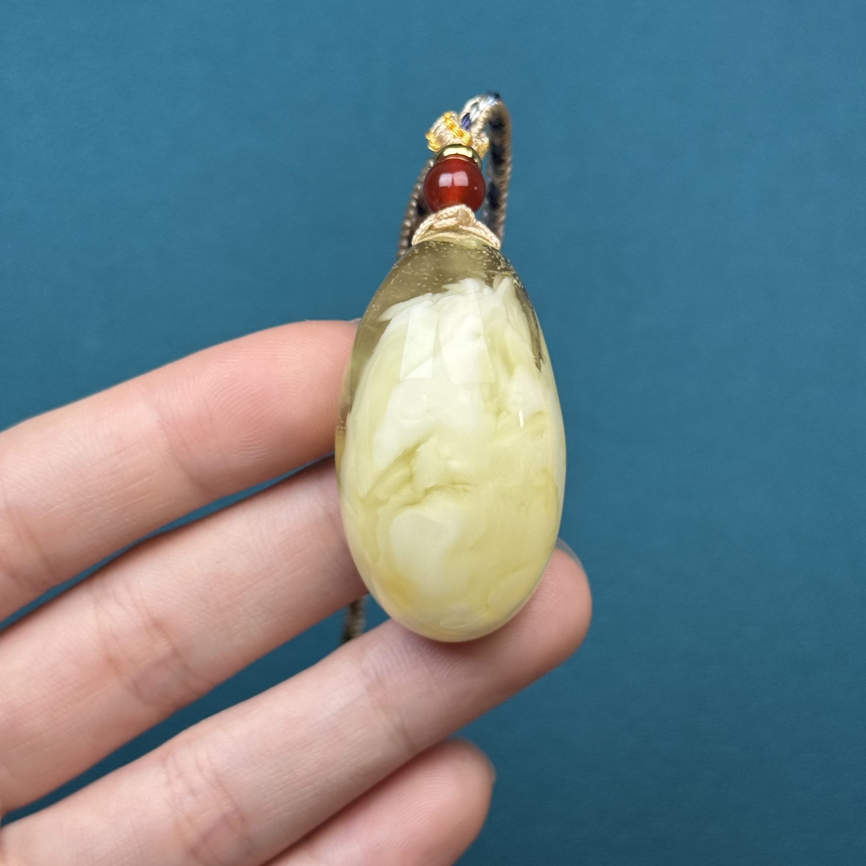 Y7007天然原矿蜜蜡 原皮吊坠 22.4*40.2*19mm支持复检 假一罚十