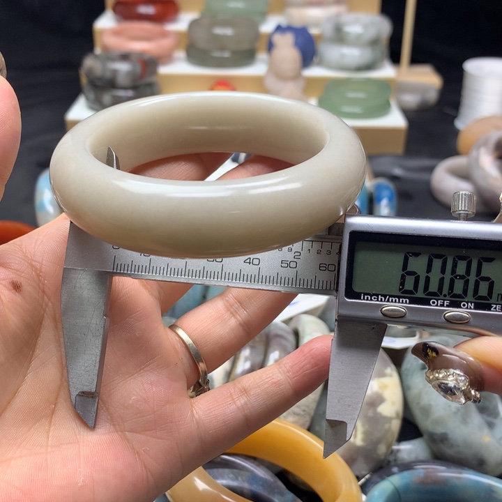 未镶嵌手镯石英质玉