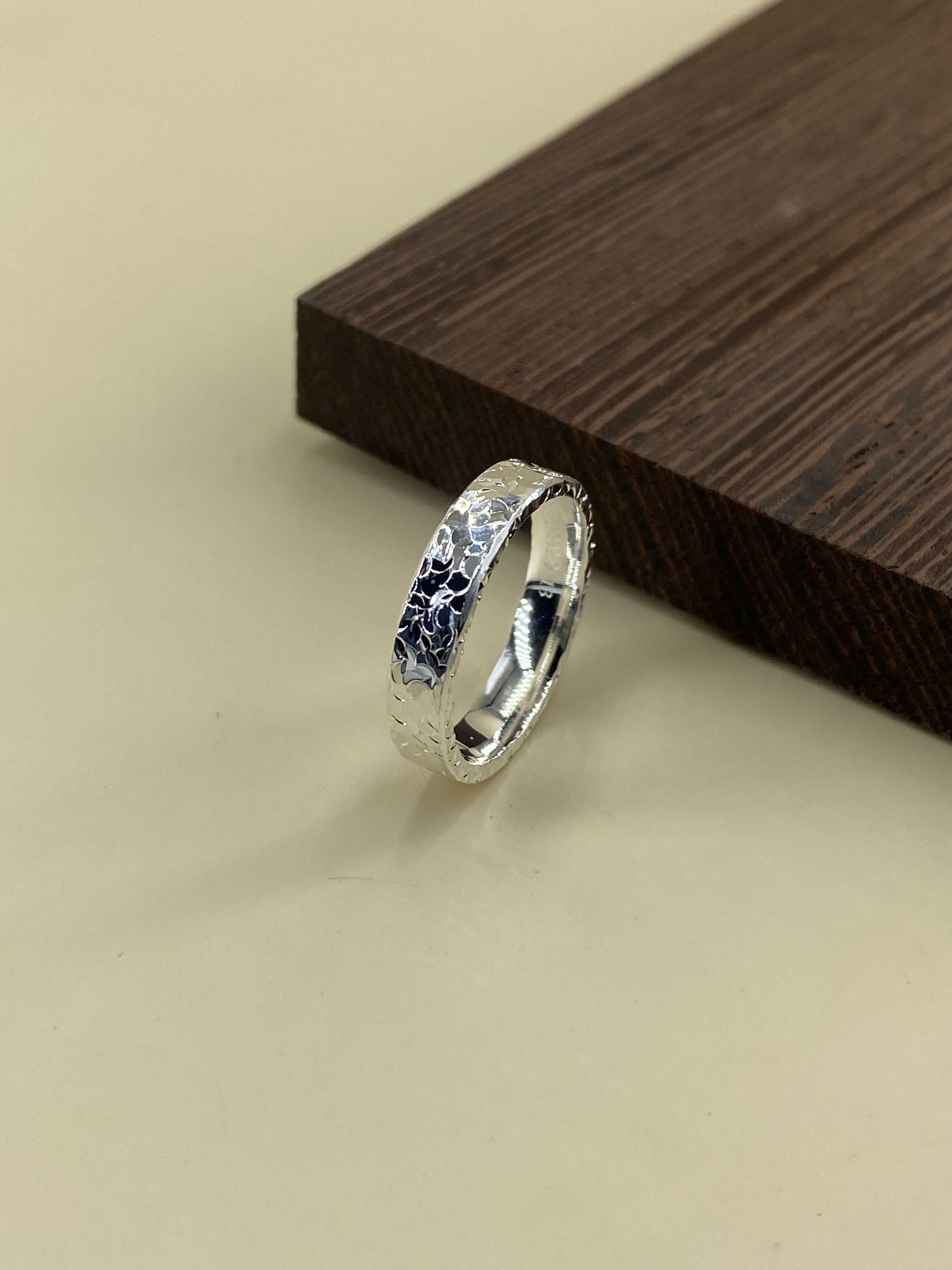 足银戒指 足银999三面碎冰冰4n宽面闭口戒指爆闪轻奢纯银指环